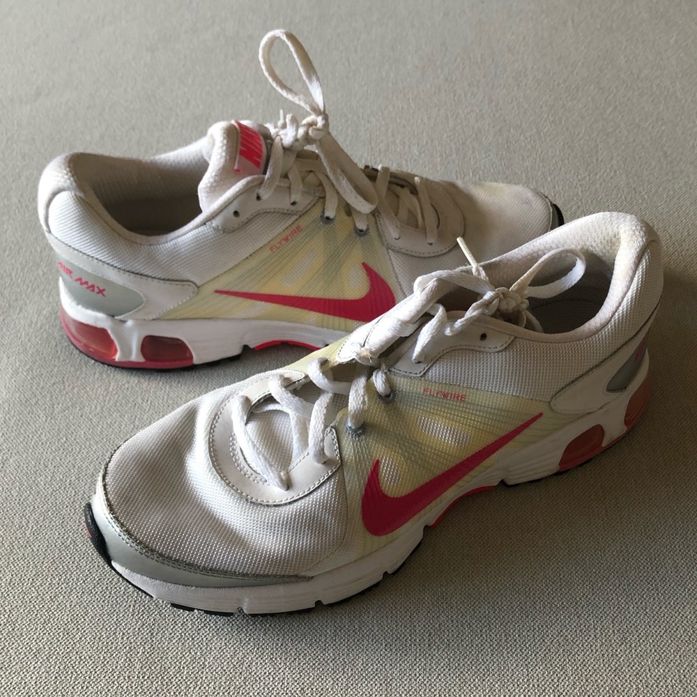 Women’s White and Pink Nike Flywire Air Max Tennis Shoes Sneakers